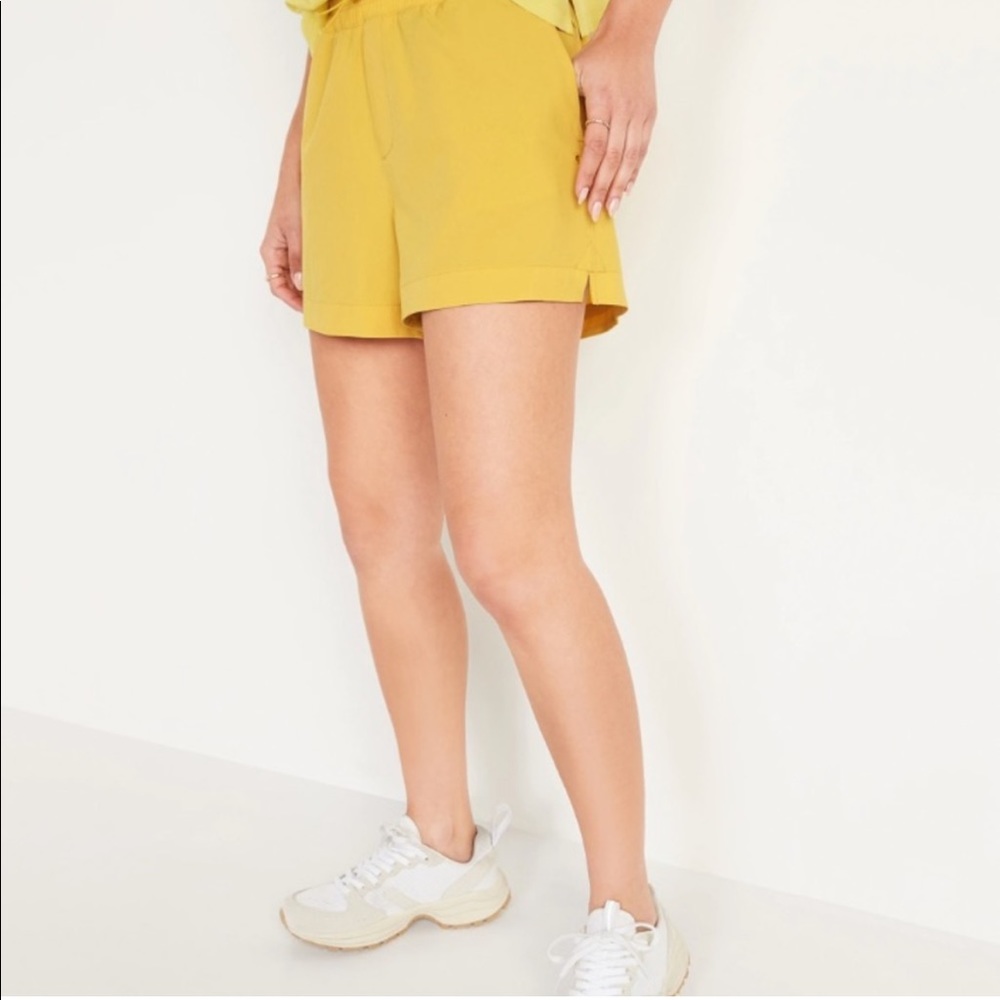 NWT Old Navy Stretchtech Go-Dry Athletic Shorts